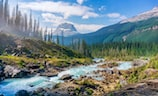 庐山在那里（庐山：云海飘渺的山水胜景）